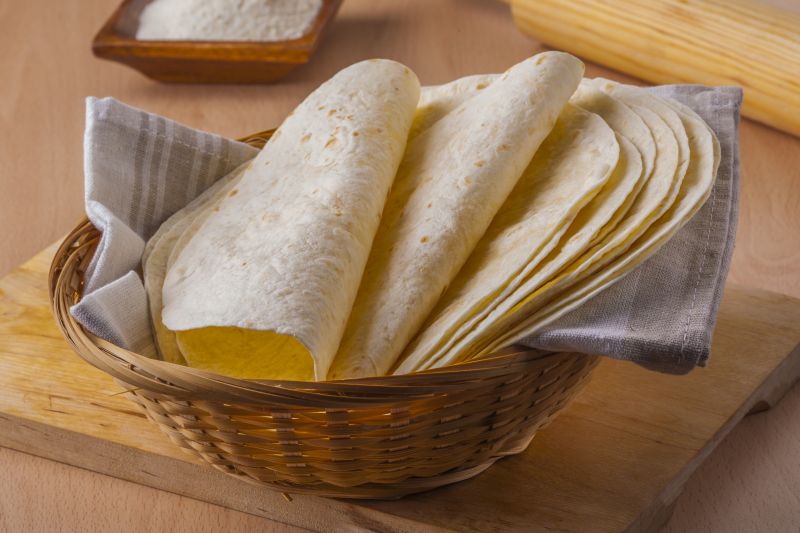 Korb mit mexikanischen Tortillas
