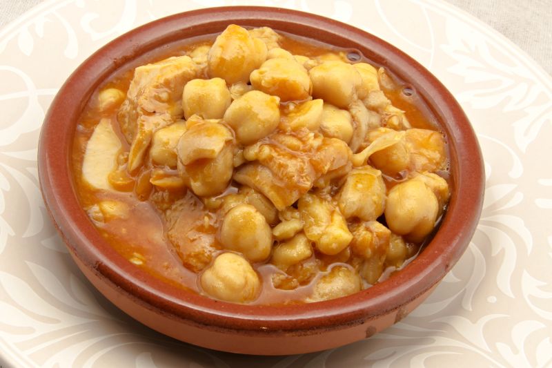 Schalte mit argentinischem Guiso de Mondongo