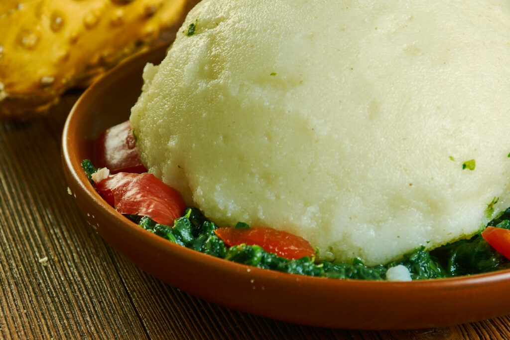 Ugali (etwas angebratener Maisbrei)